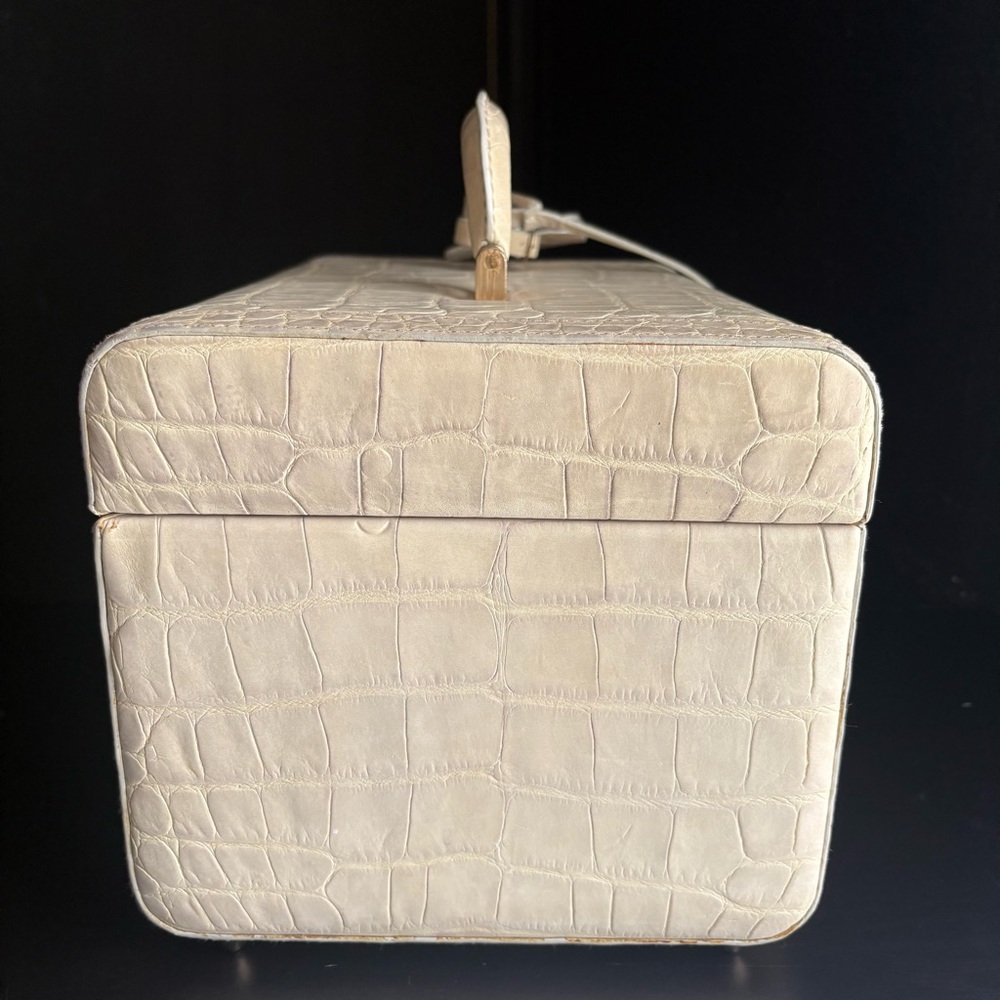 Dooney & Bourke Nile White Croc Embossed leather Train Case Travel cosmetic bag - Picture 6 of 16